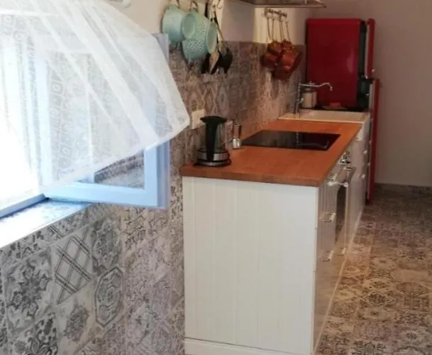 Rubus - Stivan, Cres - 900 M To Merascica * Štivan