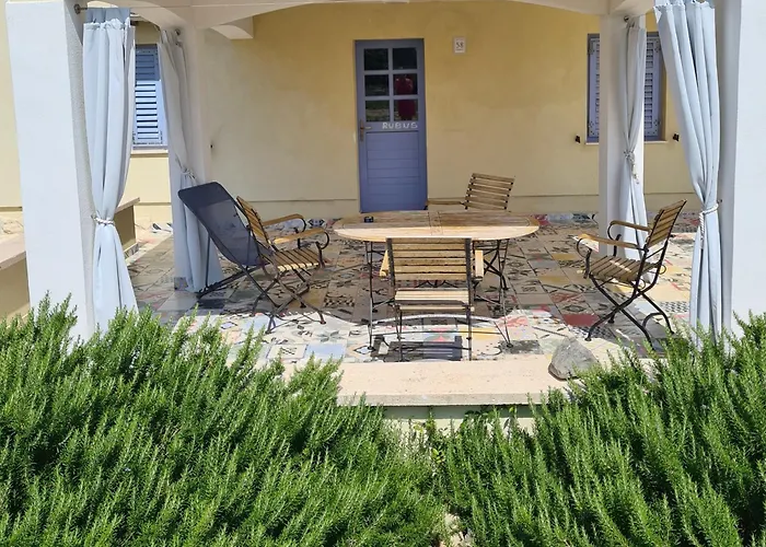 Rubus - Stivan, Cres - 900 M To Merascica *