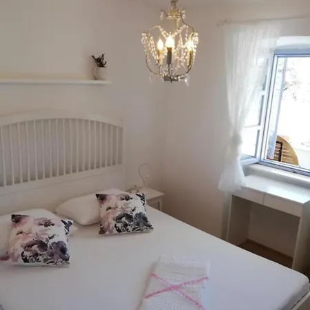 Rubus - Stivan, Cres - 900 M To Merascica *