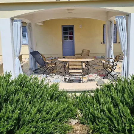 Rubus - Stivan, Cres - 900 M To Merascica *